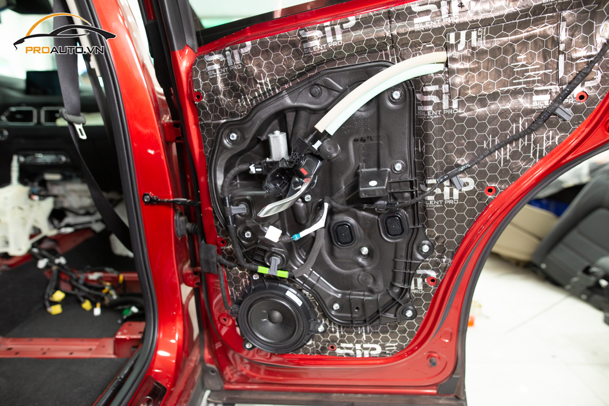 Cách âm chống ồn xe Mazda CX8 vị trí cửa